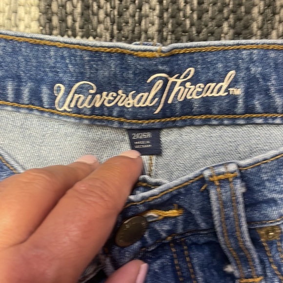 Universal Thread Size 2 Jeans Inseam 26” - Picture 2 of 3